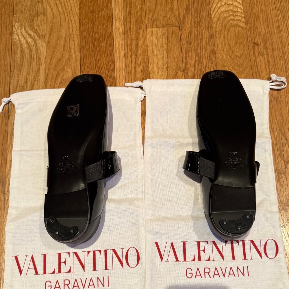 VALENTINO GARAVANI - VLOGO MARY JANE PATENT LEATHER BALLERINA FLAT - Picture 5 of 7